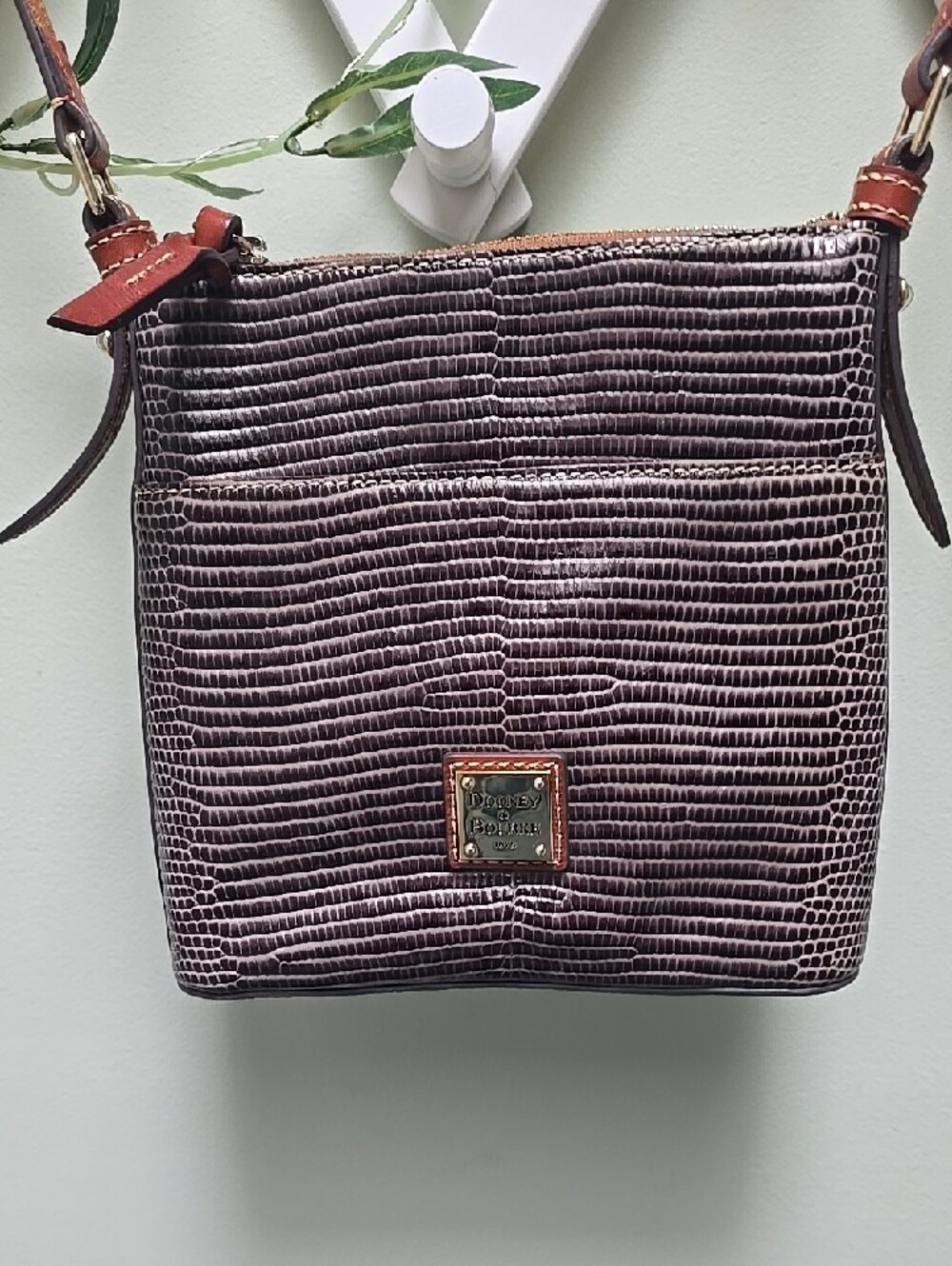 EUC Dooney & Bourke Brown and Black Lizard-Embossed Crossbody
